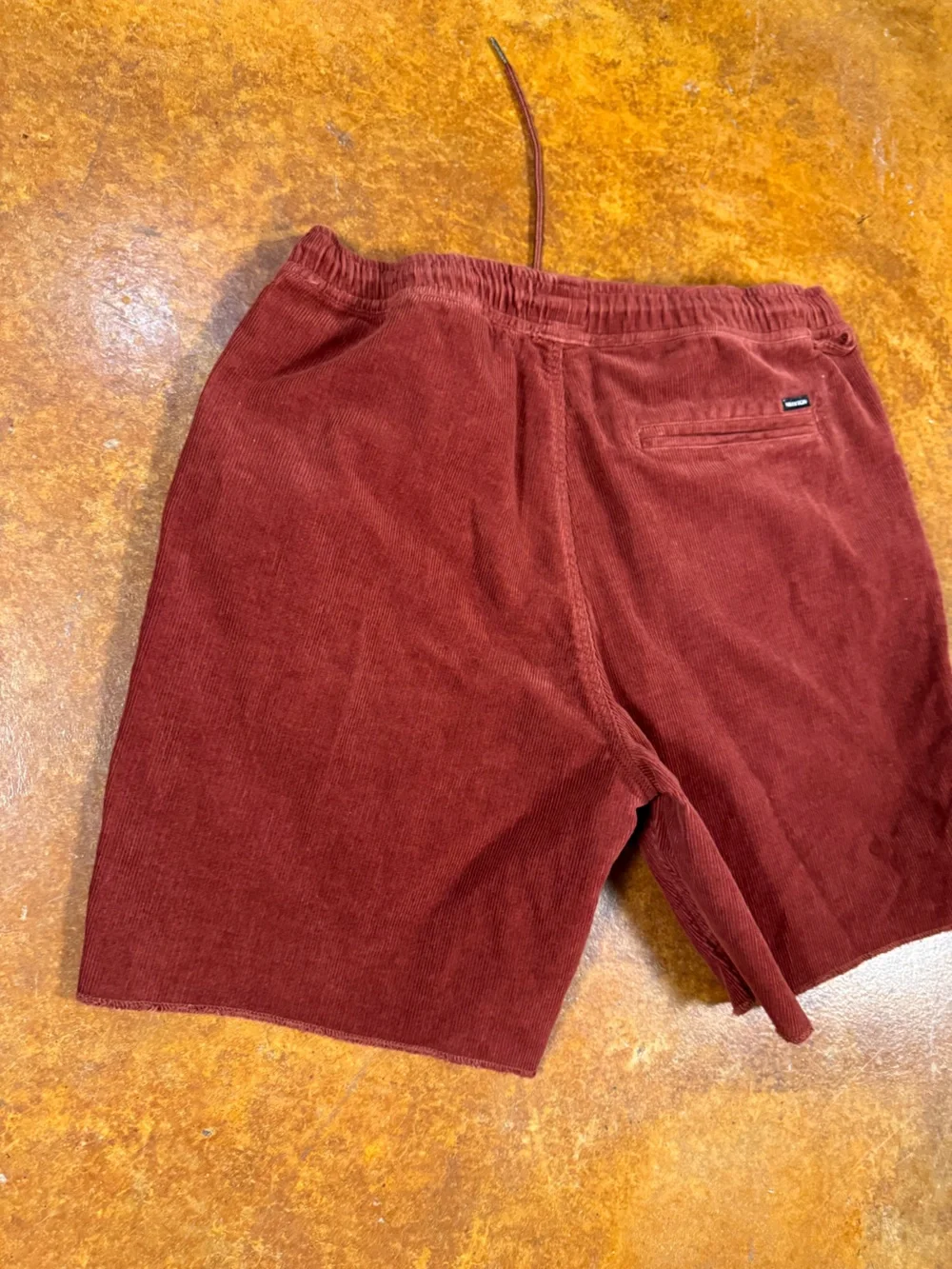 Brixton men’s maroon corduroy drawstring 8 inch inseam shorts size large